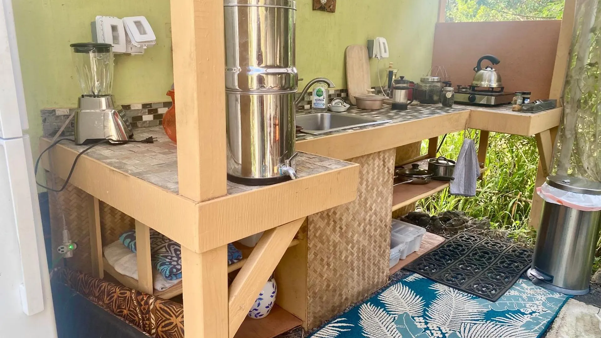 Artsy Cabin On Organic Farm Naalehu Bed & Breakfast
