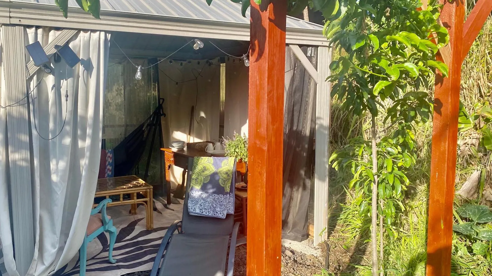 Artsy Cabin On Organic Farm Naalehu Bed & Breakfast